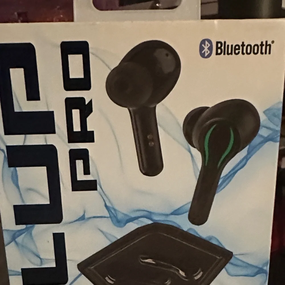 Vivitar Wireless Gaming Earbuds - Black and Green